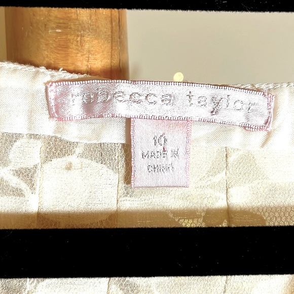 💙Rebecca Taylor 10 Gorgeous leafy lace and silk blouse w/puff pleated sleeves. - Picture 3 of 6